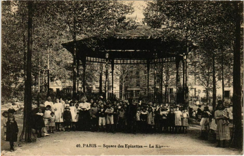 Carte postale ancienne Square des Epinettes - Le Kiosque à Paris 17e