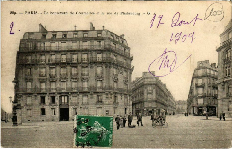 Carte postale ancienne Le boulevard de Courcelles et la rue de Phalsbourg à Paris 8e