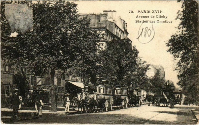 Carte postale ancienne Avenue de Clichy - Station des Omnibus à Paris 17e