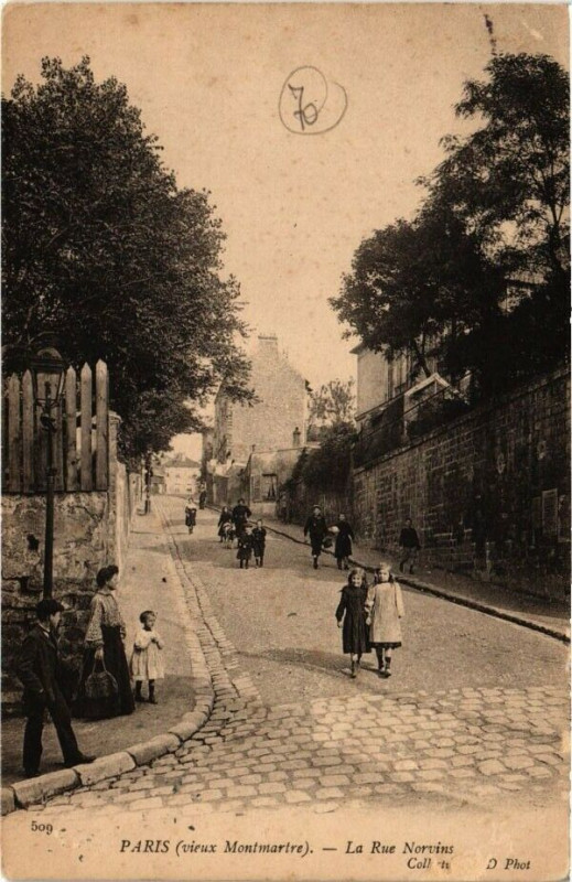 Carte postale ancienne Vieux Montmartre - La Rue Norvins à Paris 18e
