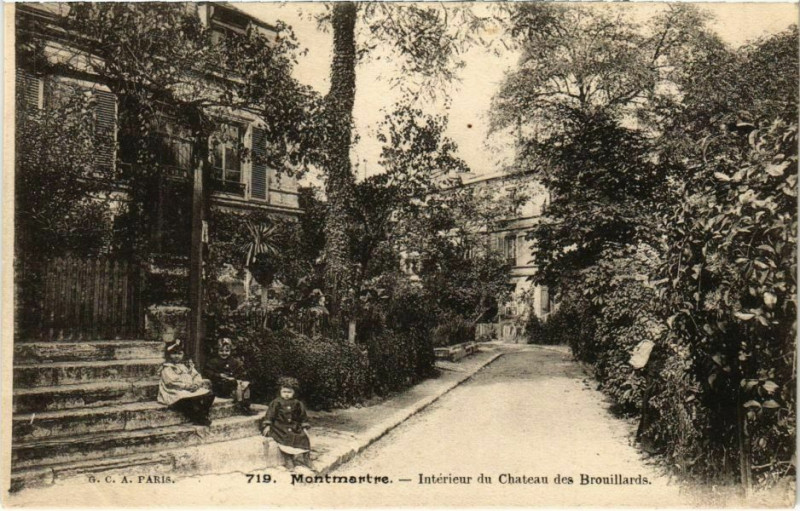 Carte postale ancienne Montmartre - Intérieur du Château des Brouillards à Paris 18e