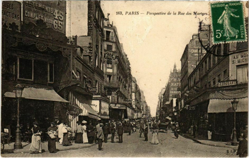 Carte postale ancienne Perspective de la Rue des Martyrs à Paris 9e