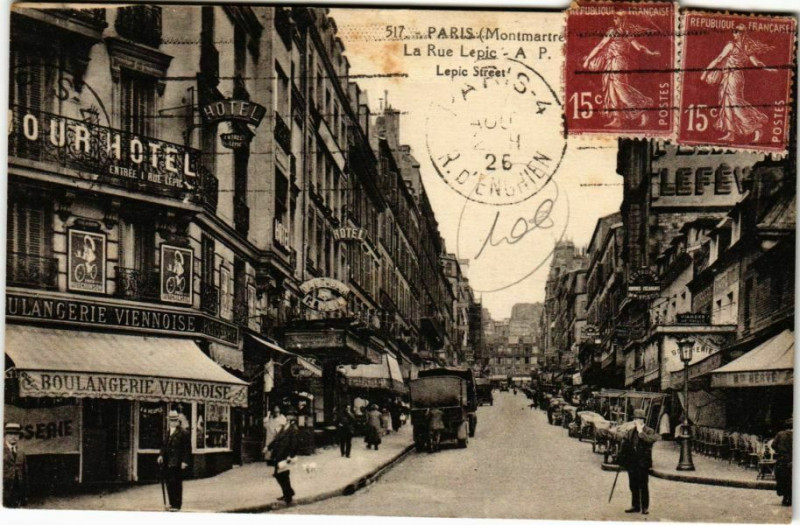 Carte postale ancienne Montmartre - La Rue Lepic à Paris 18e