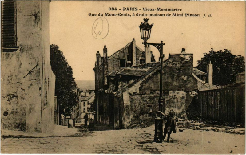 Carte postale ancienne Vieux-Montmartre - Rue du Mont-Cenis - à droite maison de Mimi Pinson à Paris 18e
