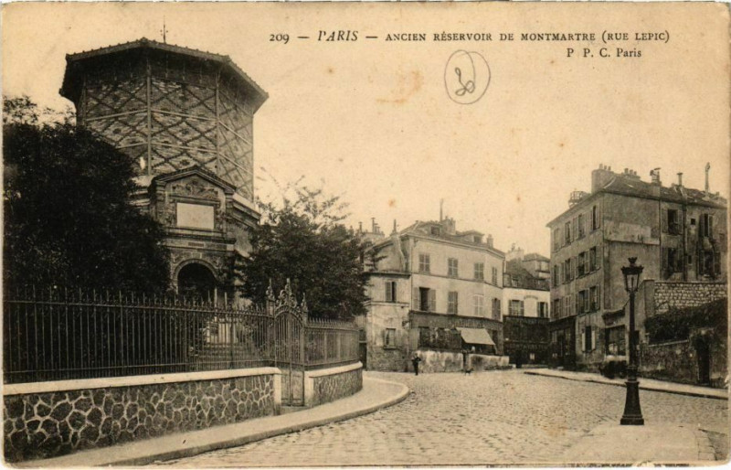 Carte postale ancienne Ancien Réservoir de Montmartre (Rue Lepic) à Paris 18e