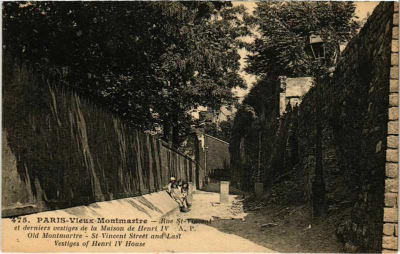 Carte postale ancienne Vieux Montmartre - Rue Saint-Vincent et derniers vestiges de la Maison de Henri IV à Paris 18e