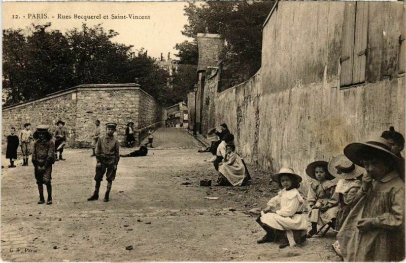 Carte postale ancienne Rues Becquerel et Saint-Vincent à Paris 18e