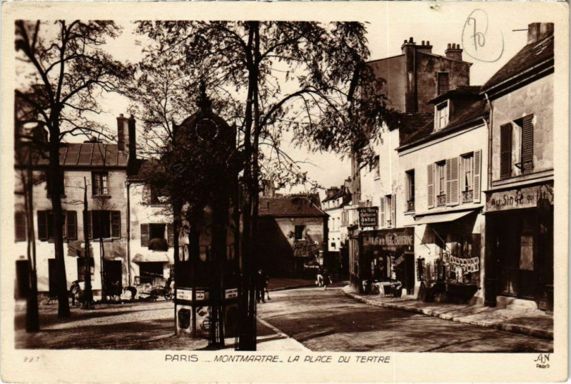Carte postale ancienne Montmartre - La Place du Tertre à Paris 18e