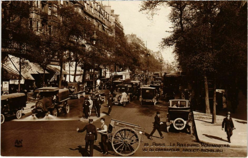 Carte postale ancienne Paris 9e - Le Boulevard Montmartre à Paris 9e