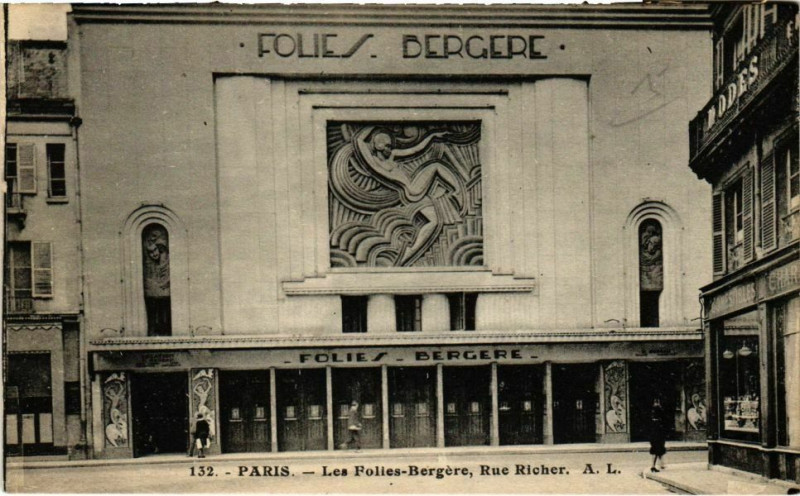 Carte postale ancienne Paris 9e - Les Folies-Bergéres à Paris 9e