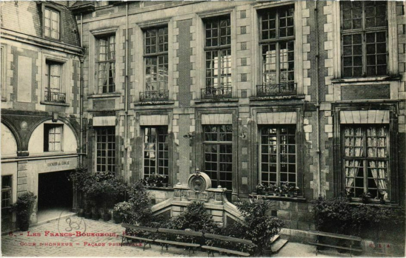 Carte postale ancienne Paris 4e - Les Francs-Bourgeois à Paris 4e