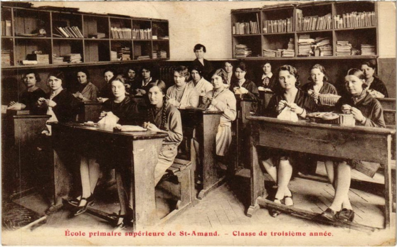 Carte postale ancienne Ecole primaire supérieure de Saint-Amand - Classe de troisième année à Paris 15e
