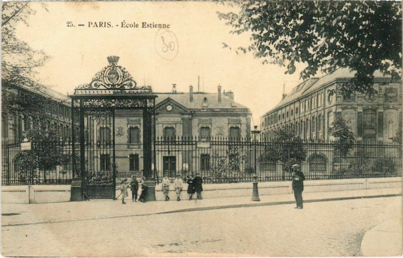 Carte postale ancienne Paris 4e - Ecole Estienne à Paris 4e