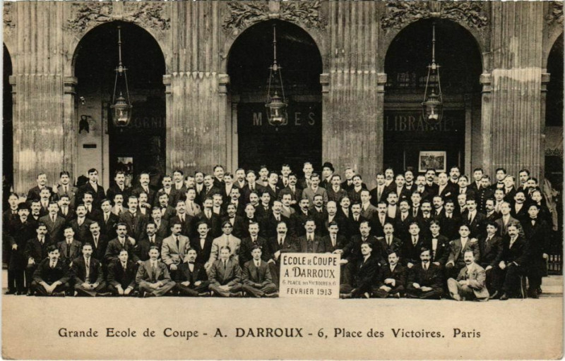 Carte postale ancienne Grande Ecole de Coupe - A. Darroux - Place des Victoires à Paris 1er
