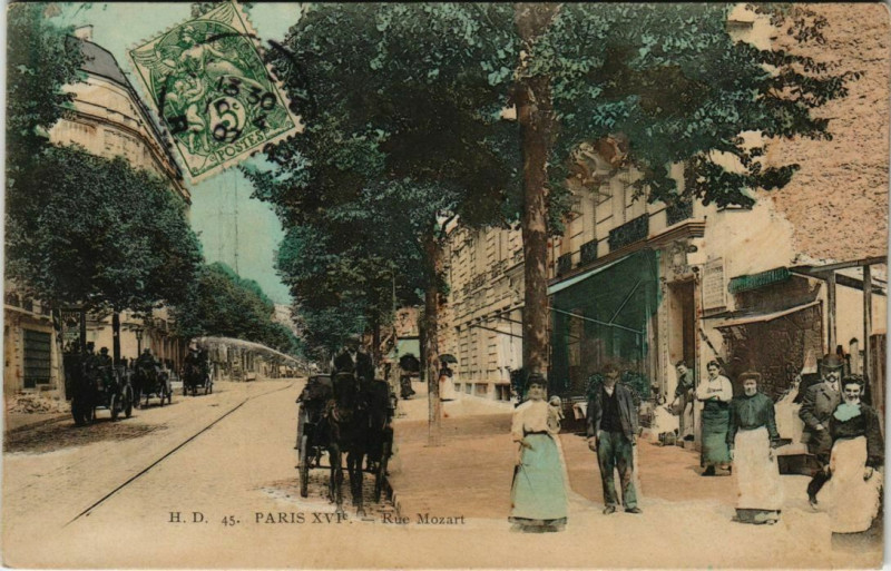Carte postale ancienne Rue Mozart à Paris 16e