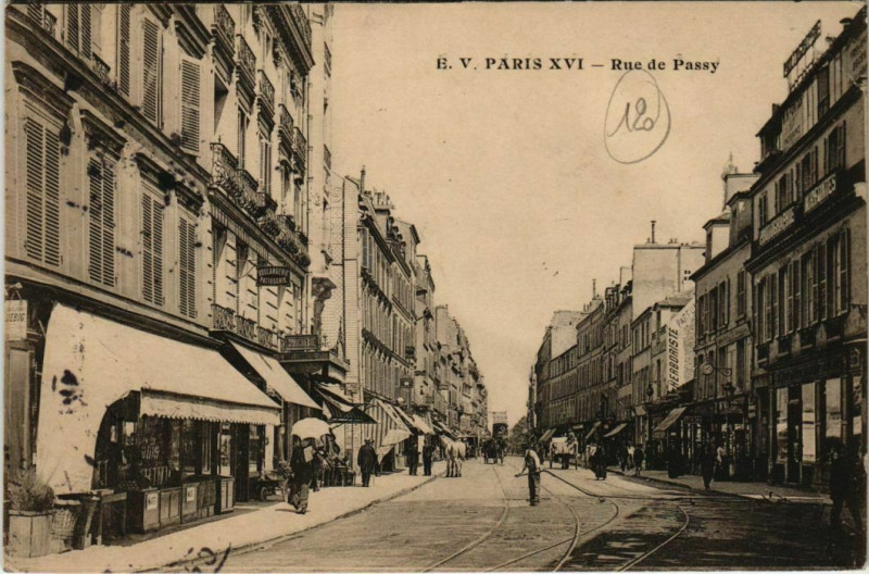 Carte postale ancienne Rue de Passy à Paris 16e