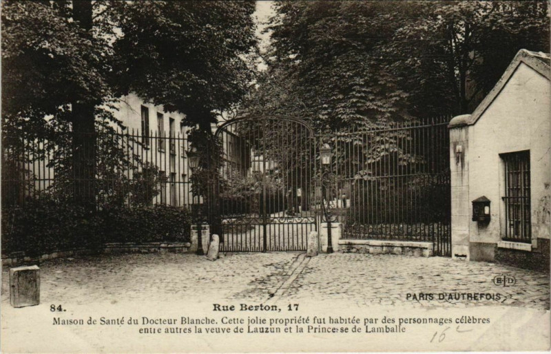 Carte postale ancienne Rue Berton - Maison de Santé du Docteur BIanche à Paris 16e