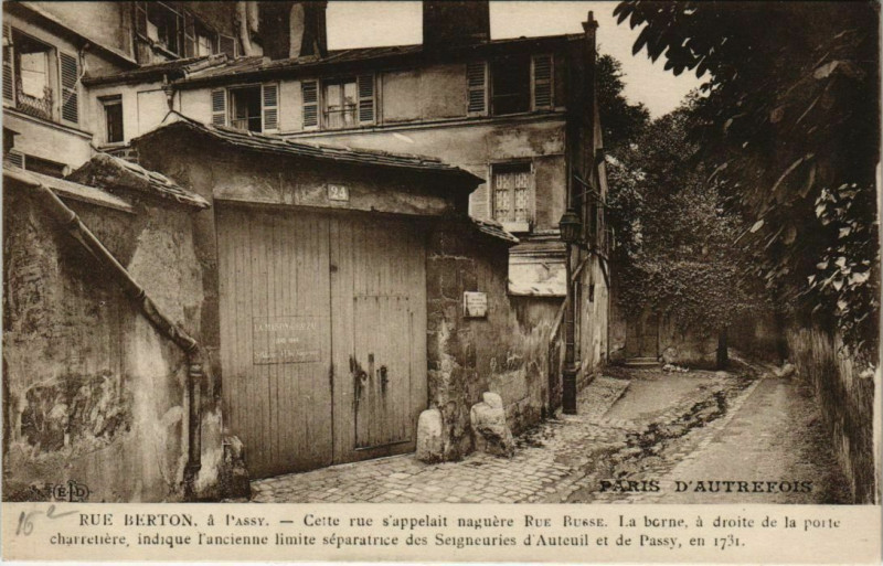 Carte postale ancienne Rue Berton à Paris 16e
