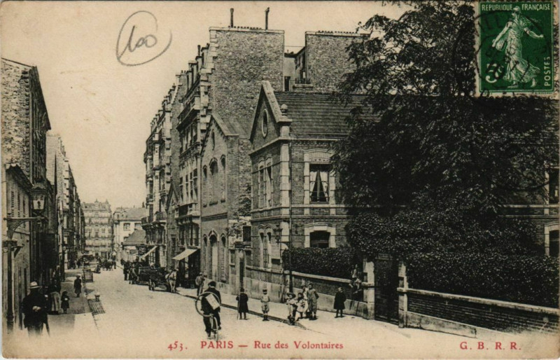Carte postale ancienne Rue des Volontaires à Paris 15e