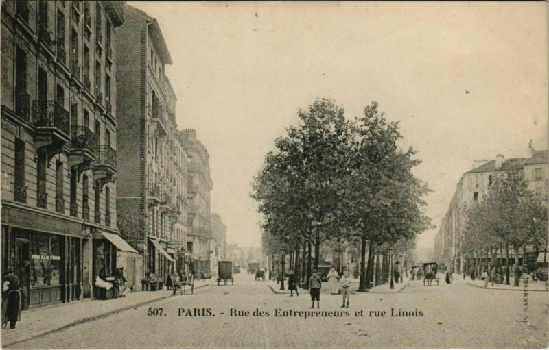 Carte postale ancienne Rue des Entrepreneurs et rue Linois à Paris 15e