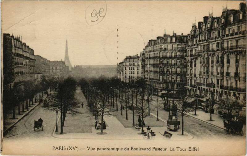 Carte postale ancienne Vue panoramique du Boulevard Pasteur - La Tour Eiffel à Paris 15e