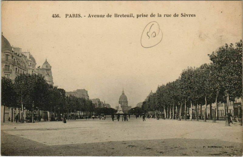 Carte postale ancienne Avenue de Breteuil, prise de la rue de Sèvres à Paris 15e