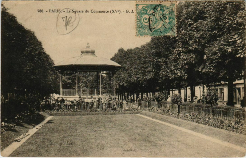 Carte postale ancienne Le Square du Commerce à Paris 15e