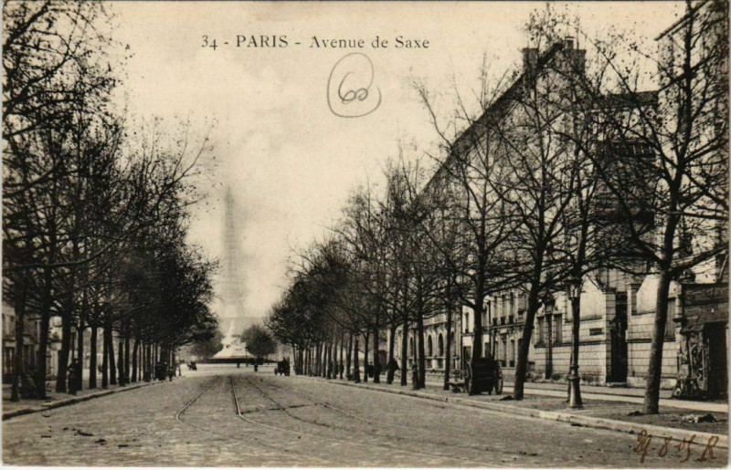 Carte postale ancienne Avenue de Saxe à Paris 7e
