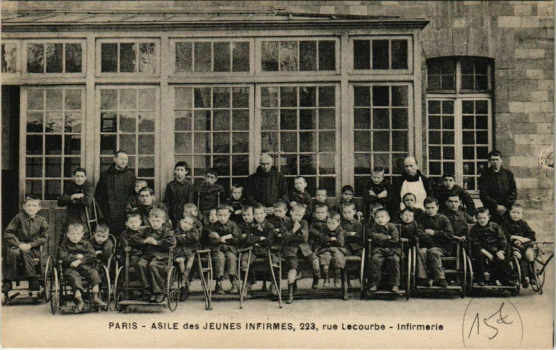 Carte postale ancienne Asile des Jeunes Infirmes - rue Lecourbe - Infirmerie à Paris 15e
