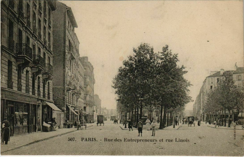 Carte postale ancienne Rue des Entrepreneurs et rue Linois à Paris 15e
