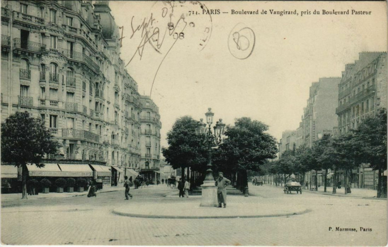 Carte postale ancienne Boulevard de Vaugirard, pris du Boulevard Pasteur à Paris 15e
