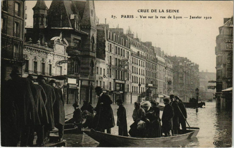 Carte postale ancienne Crue de la Seine - Vue sur la rue de Lyon - Janvier 1910 à Paris 12e