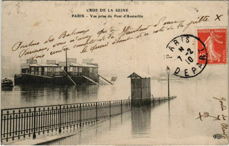 Carte postale ancienne Crue de la Seine - Vue prise du Pont d'Austerlitz à Paris 13e