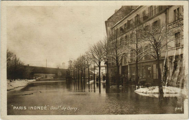 Carte postale ancienne Paris 12e - Paris inondé - Boulevard de Bercy à Paris 12e