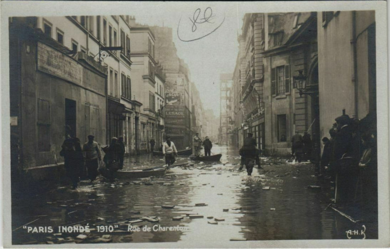 Carte postale ancienne Paris 12e - Paris Inondé 1910 - Rue de Charenton à Paris 12e