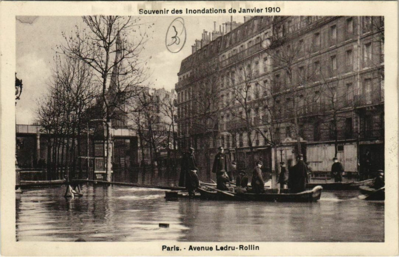 Carte postale ancienne Paris 12e - Avenue Ledru-Rollin à Paris 12e