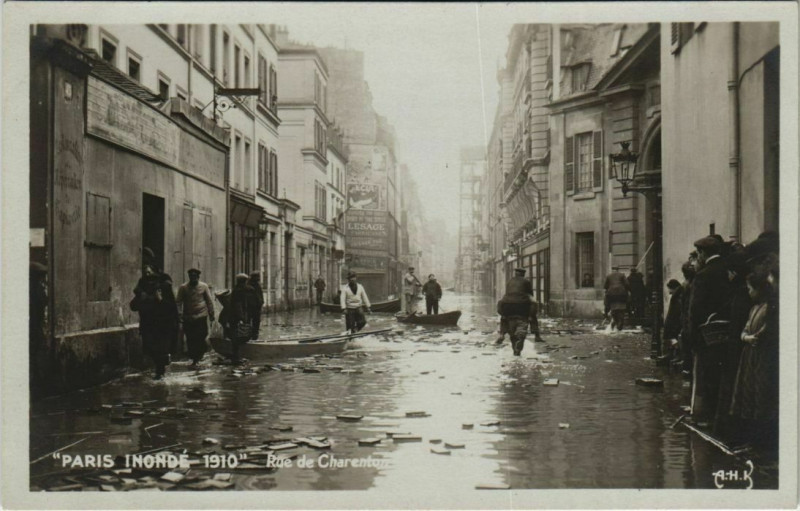 Carte postale ancienne Paris 12e - Paris inondé 1910 - Rue de Charenton à Paris 12e