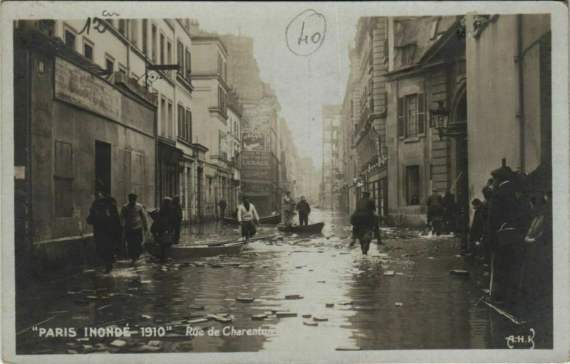 Carte postale ancienne Paris 12e - Paris inondé 1910 - Rue de Charenton à Paris 12e