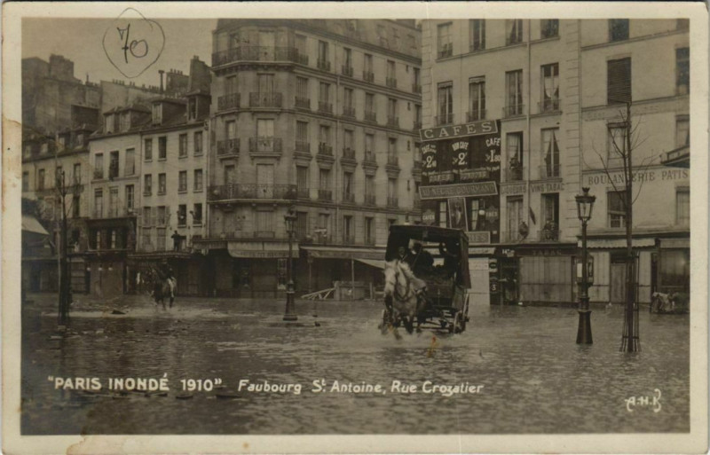 Carte postale ancienne Paris 12e - Paris inondé 1910 - Faubourg Saint-Antoine à Paris 12e