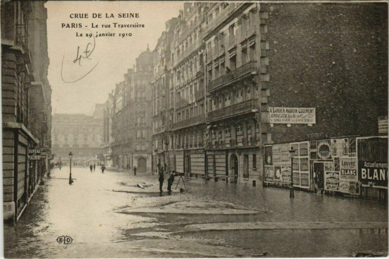 Carte postale ancienne Paris 12e - Crue de la Seine - La rue Traversière à Paris 12e