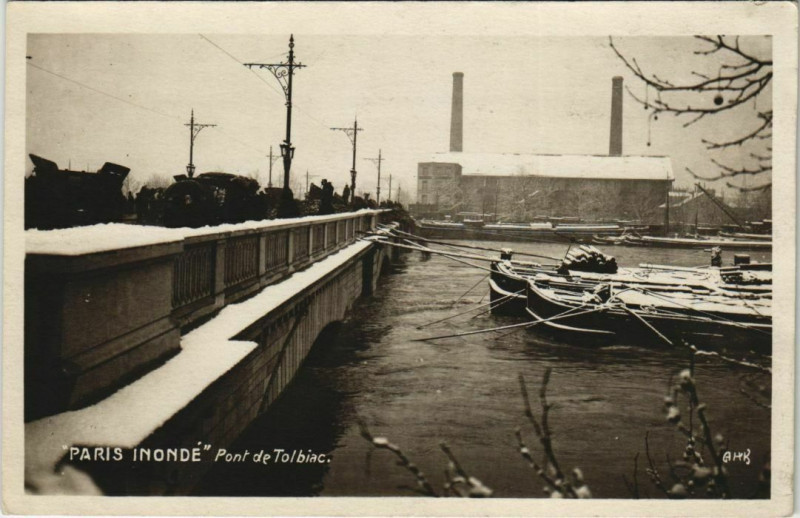 Carte postale ancienne Paris 12e - Paris inondé - Pont de Tolbiac à Paris 12e