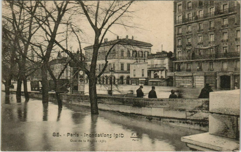 Carte postale ancienne Paris 12e - Quai de la Rapée à Paris 12e