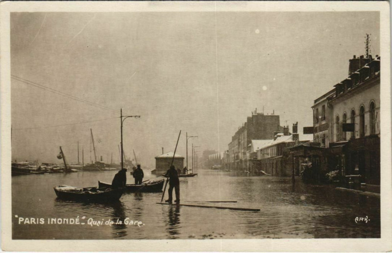 Carte postale ancienne Paris 12e - Paris inondé - Quai de la Gare à Paris 12e