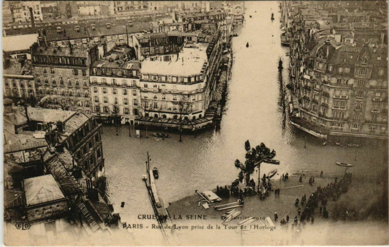Carte postale ancienne Paris 12e - Rue de Lyon prise de la Tour de l'Horloge à Paris 12e