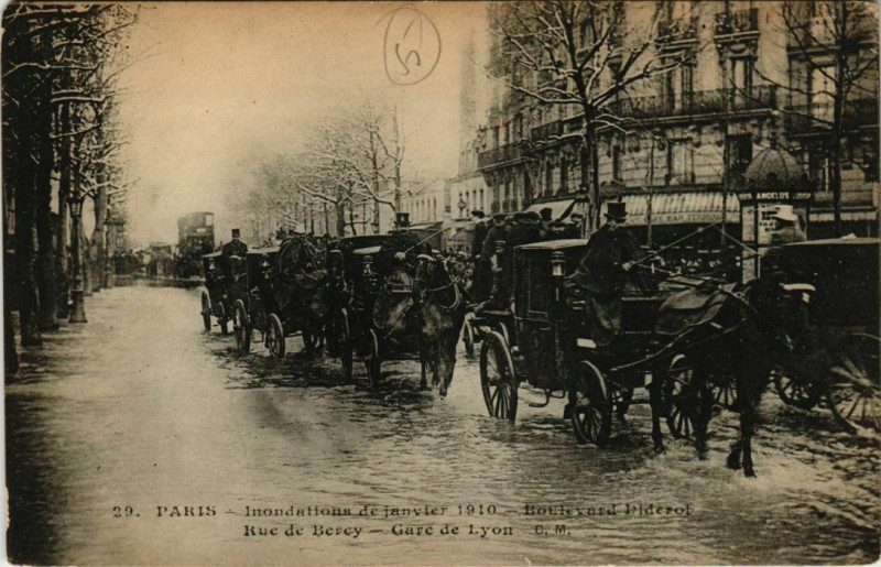 Carte postale ancienne Paris 12e - Boulevard Diderot - Rue de Bercy - Gare de Lyon  à Paris 12e