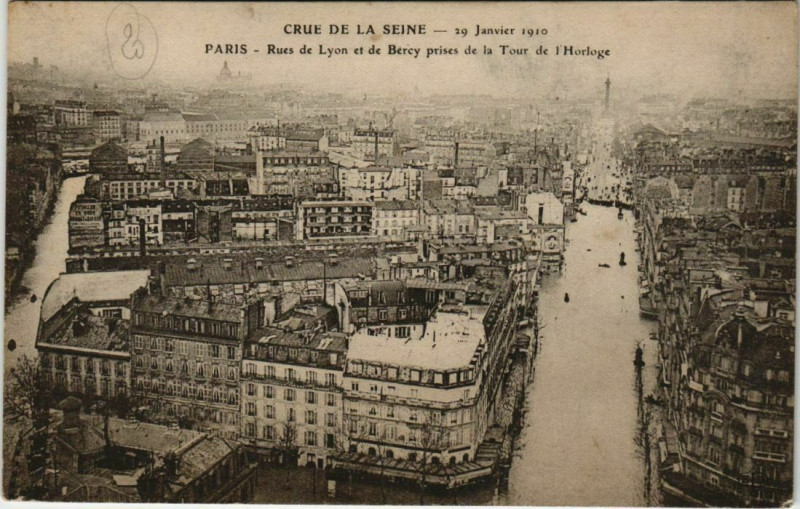 Carte postale ancienne Rues de Lyon et de Bercy prises de la Tour de l'Horloge à Paris 12e