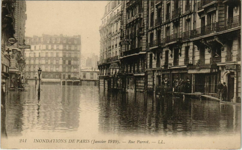 Carte postale ancienne Paris 12e - Inondations de Paris - Rue Parrot - Ll.241 à Paris 12e