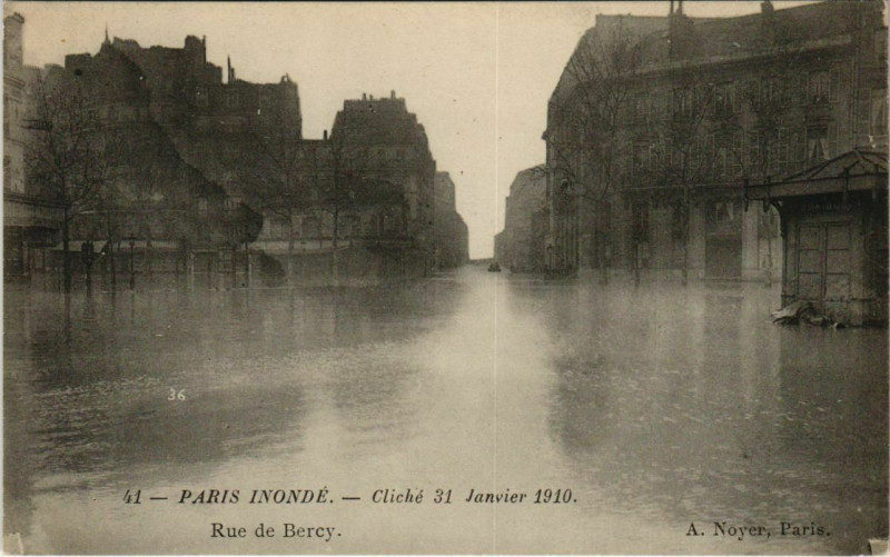 Carte postale ancienne Paris 12e - Paris inondé - Rue de Bercy à Paris 12e