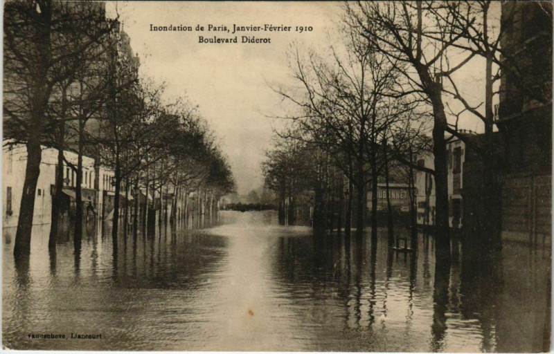 Carte postale ancienne Paris 12e - Inondation de Paris - Boulevard Diderot à Paris 12e