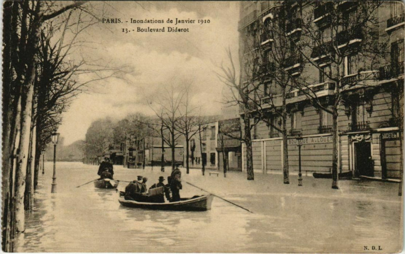 Carte postale ancienne Paris 12e - Inondation de Janvier - Boulevard Diderot à Paris 12e